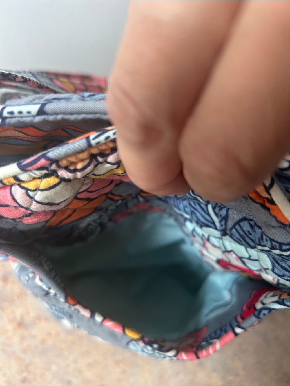 Vera Bradley Like New Retired Tropical Pattern Spacious Shoulder Purse - Picture 5 of 10